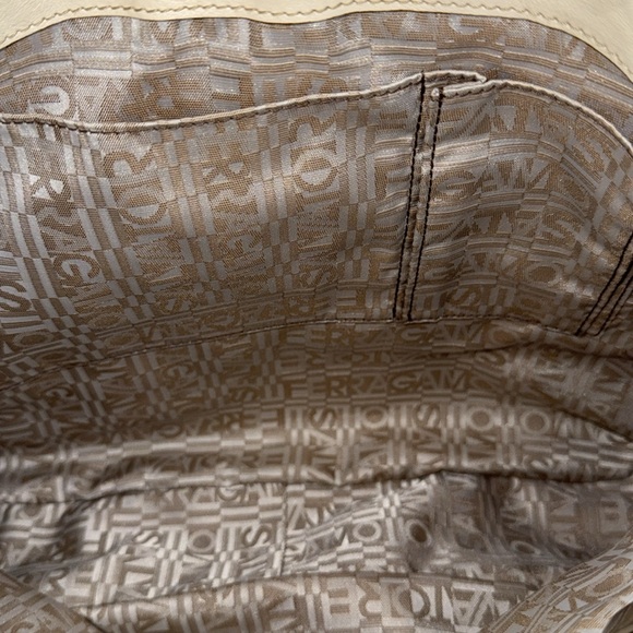 Salvatore Ferragamo Vintage Rare Y2K Cream Leather Shoulder Hobo Bag with COA - Picture 12 of 17